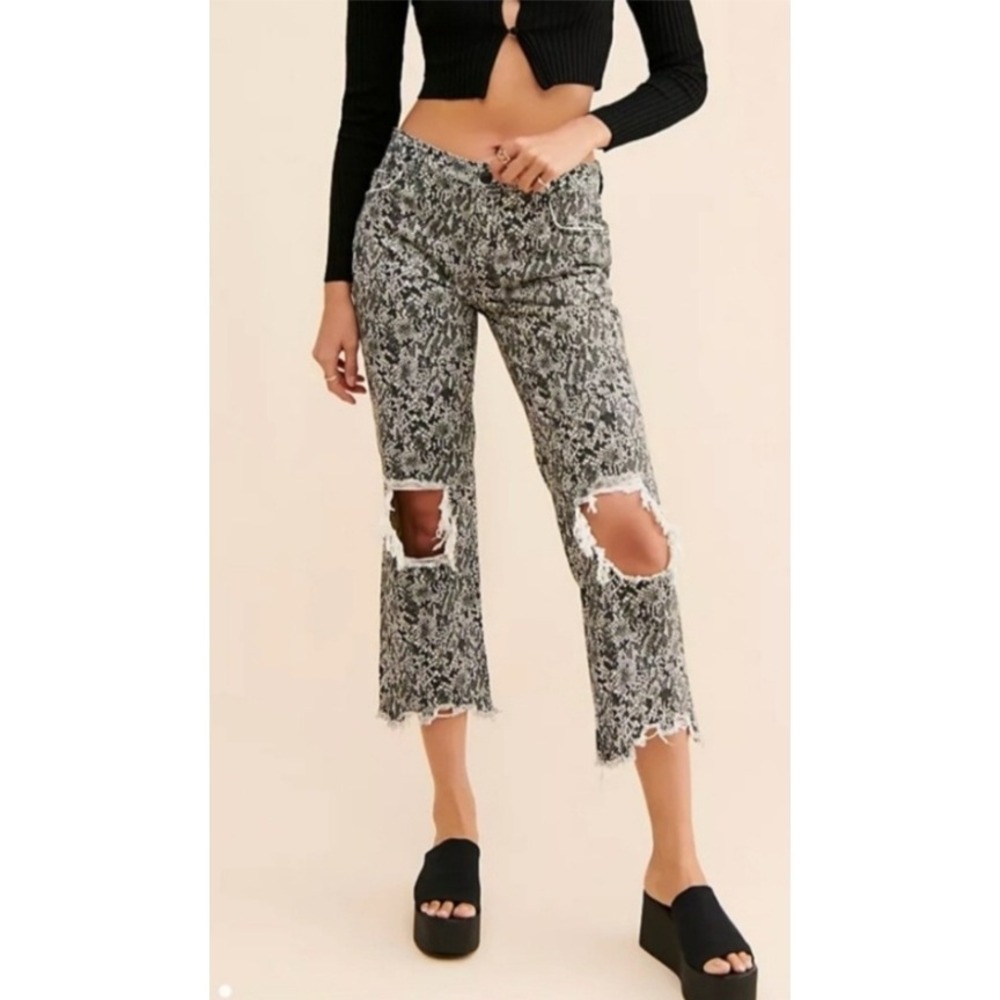 We The Free Twenty Seven Size 4/6 Snake Print Distressed Crop Jeans
